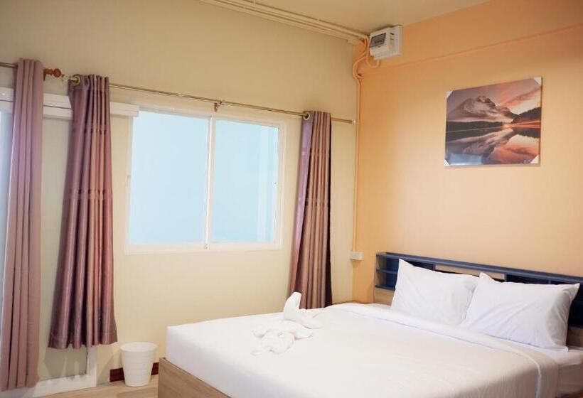 חדר דחוקס עם מיטת קינג, Supachai Inn