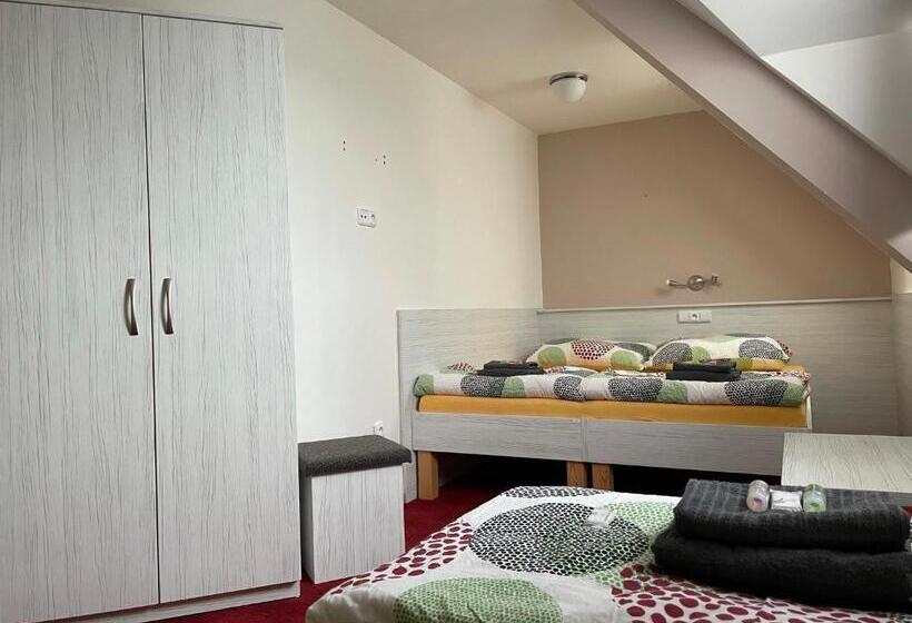 패밀리 룸, Orlovna šitbořice