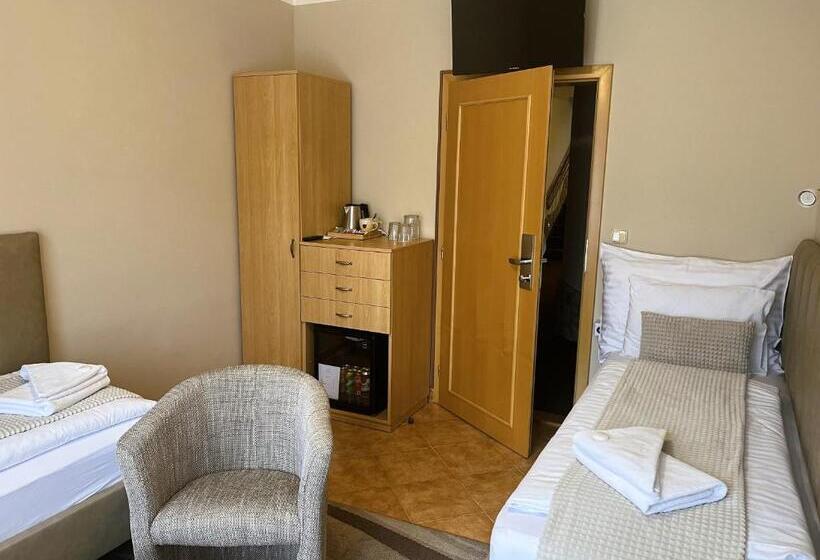 Номер Стандарт с Балконом, Penzion Bawaria