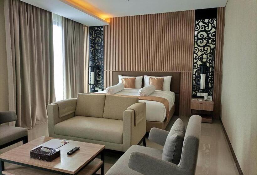 Люкс, Braling Grand Hotel Purbalingga, Azana Hotels Collection