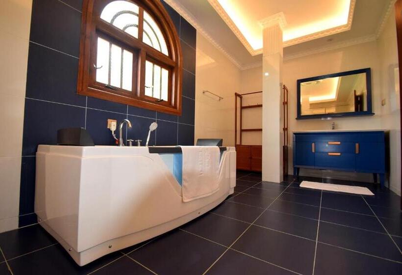 패밀리 스위트, The Lion Kingdom Sigiriya