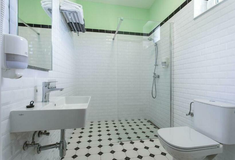 חדר סטנדרט לשלושה, Motel Eldorado