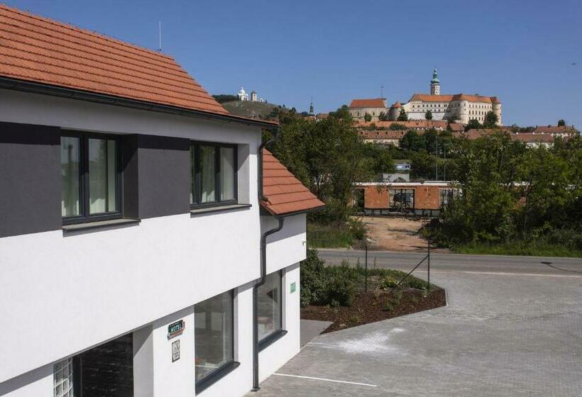 חדר סטנדרט לשלושה, Motel Eldorado