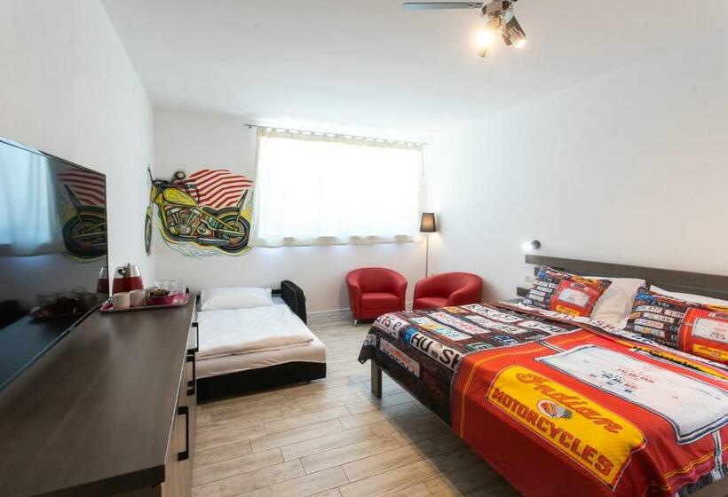 חדר סטנדרט לשלושה, Motel Eldorado