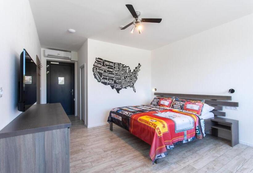 חדר סטנדרט לשלושה, Motel Eldorado