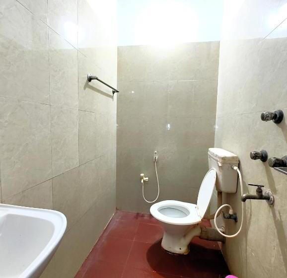 اتاق لوکس, D 2 Holiday Inn Puri Near Sea Beach   Excellent Service Recommended