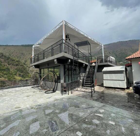 اتاق استاندارد سه تخته با بالکن, La Orilla Muzaffarabad