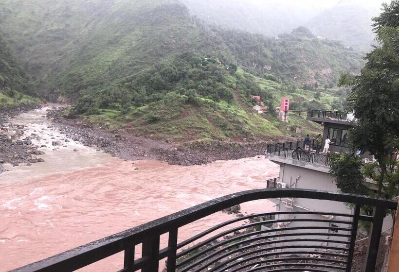 اتاق استاندارد سه تخته با بالکن, La Orilla Muzaffarabad