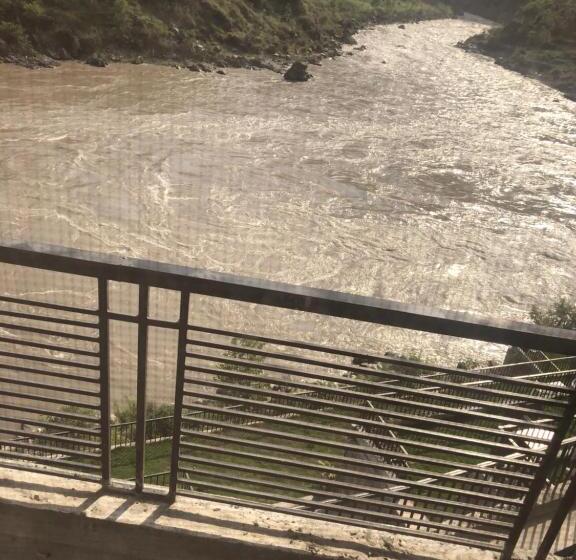 اتاق استاندارد سه تخته با بالکن, La Orilla Muzaffarabad
