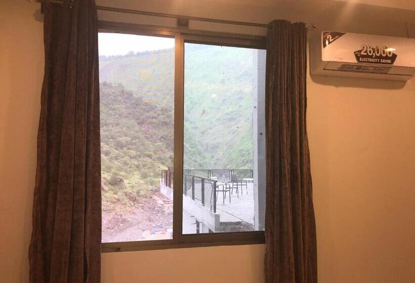 اتاق استاندارد سه نفره, La Orilla Muzaffarabad
