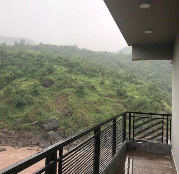 سوییت سوپریور با چشمانداز دریا, La Orilla Muzaffarabad