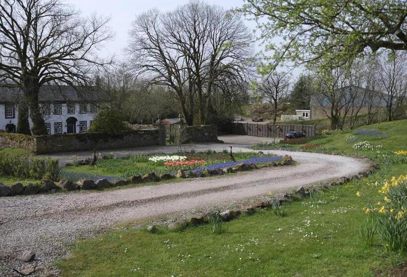 家庭小型套房, Rowrah Hall