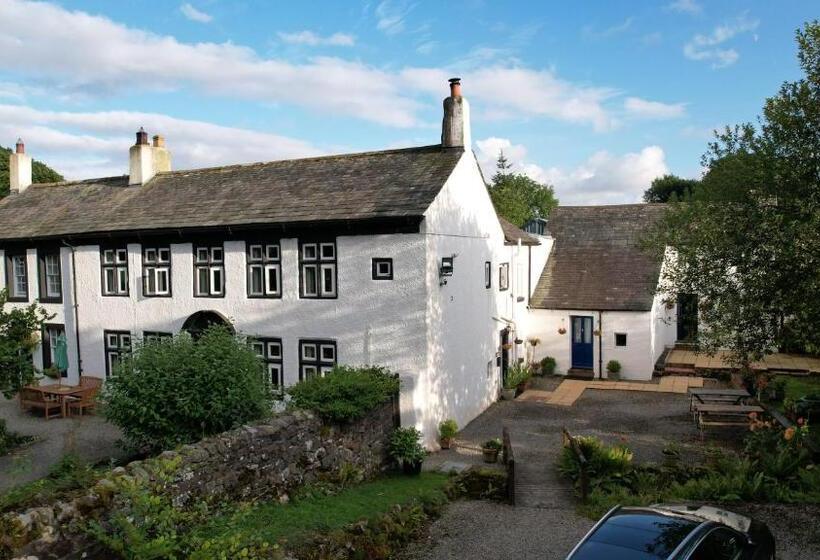 家庭小型套房, Rowrah Hall