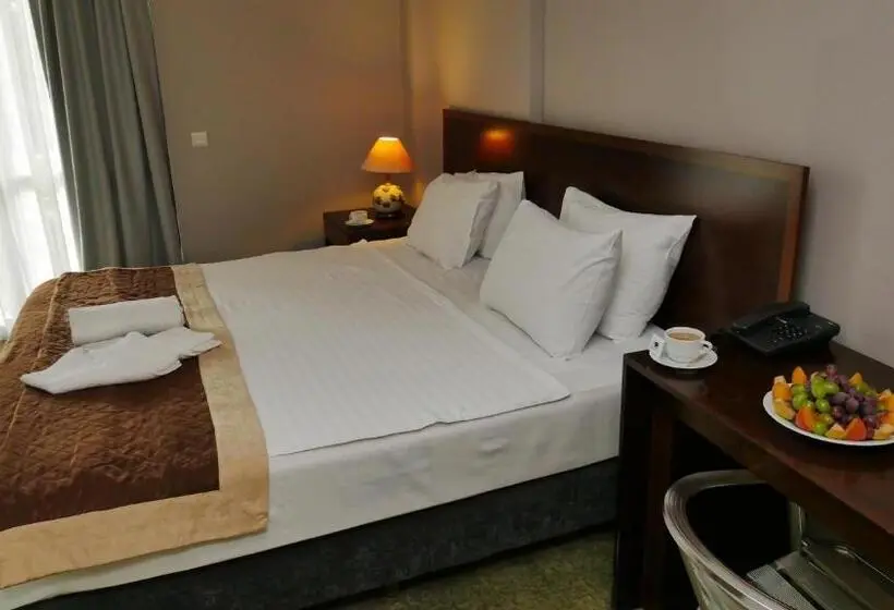 スーペリアトリプルルーム, Talen Otel