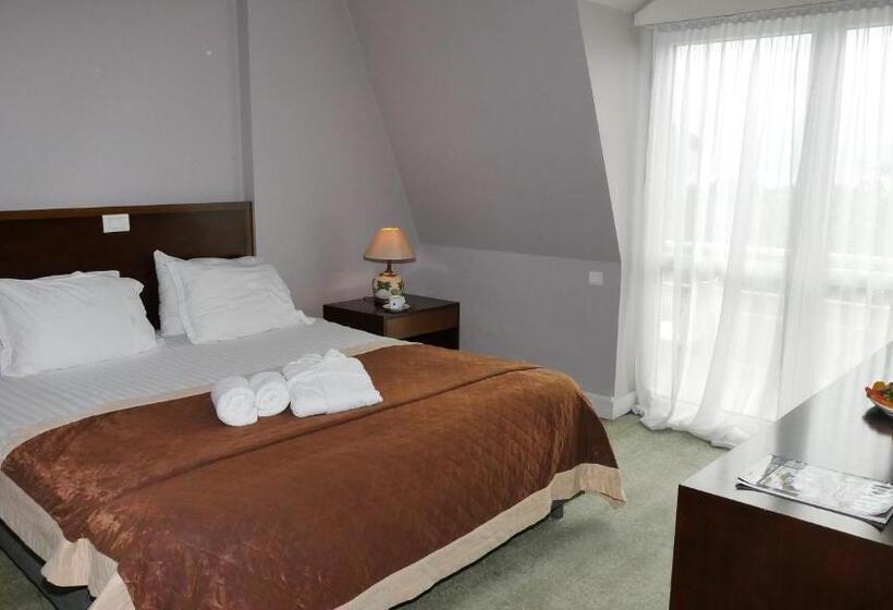 اتاق لوکس خانوادگی, Talen Otel