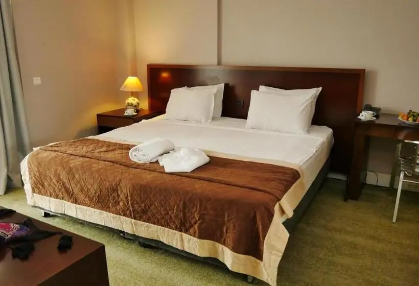 スーペリアトリプルルーム, Talen Otel