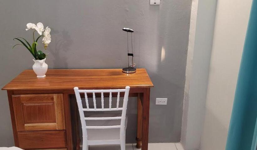 اتاق استاندارد با چشمانداز باغ, Airport Beach