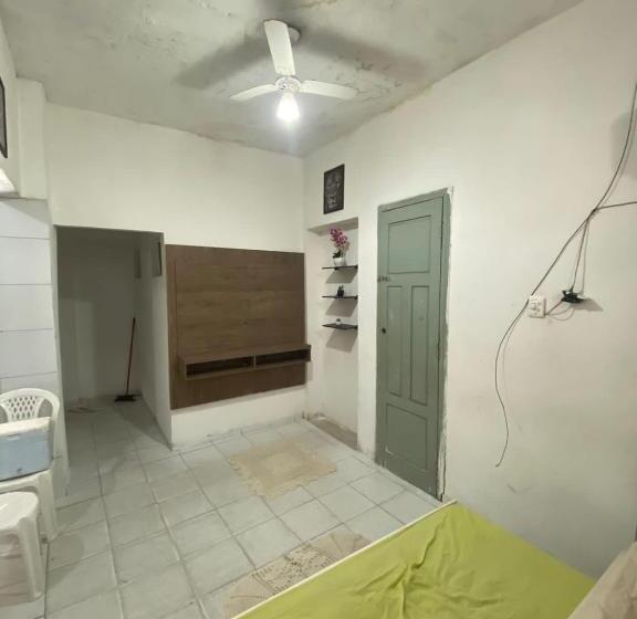 샬레, Hostel Luna