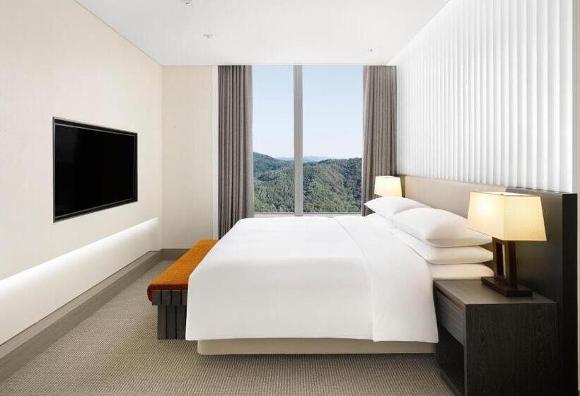 Suite, Onoma, Daejeon, Autograph Collection