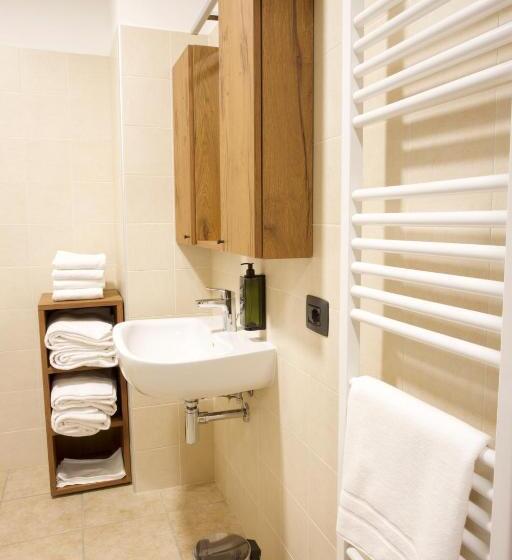 四人标准间, Corte Milano