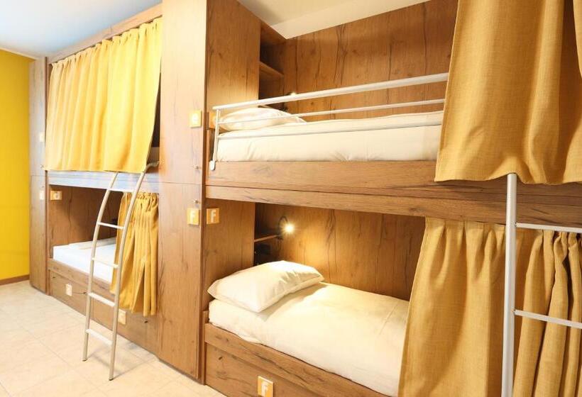 共用房间的床, Corte Milano