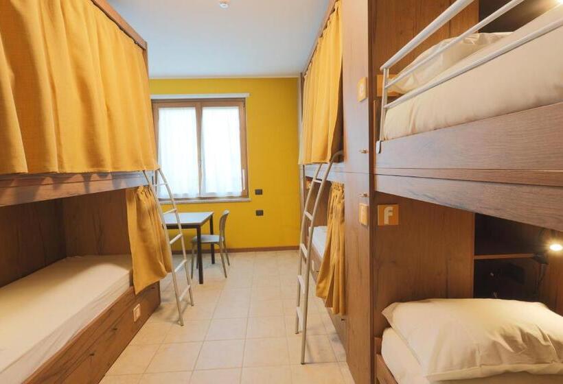 共用房间的床, Corte Milano