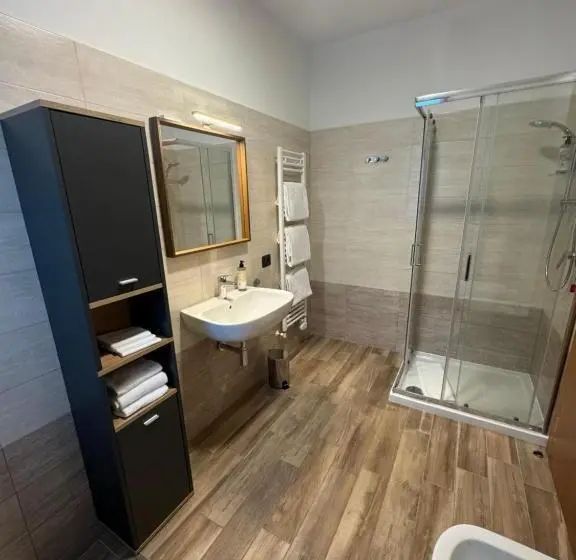Classic Kolmen Hengen Huone, Corte Milano