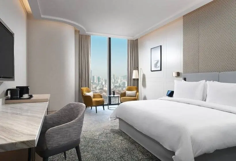 Club Room King Bed