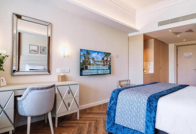 Полулюкс с Видом, Amanti, Madefortwo Hotels   Ayia Napa
