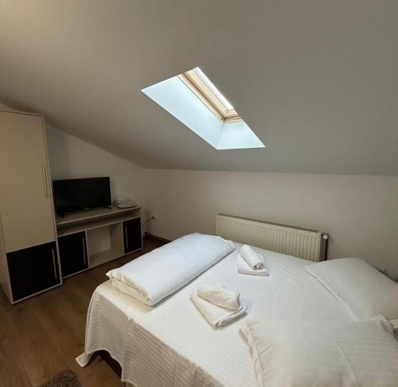 Номер Superior, Complex Zeus