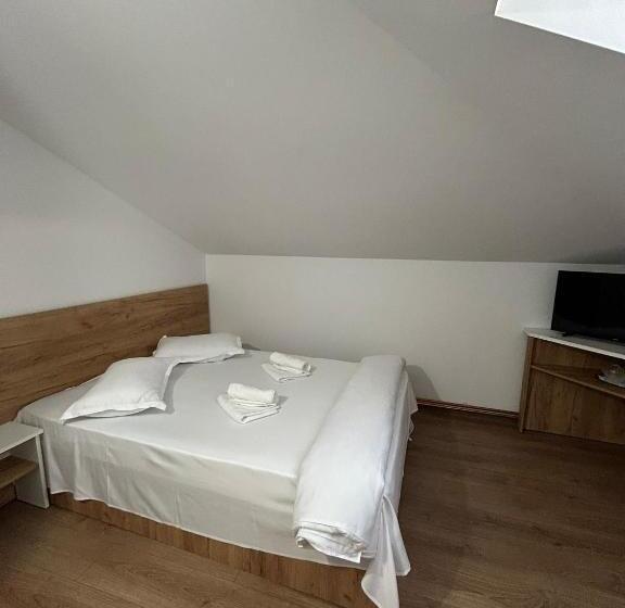 Трехместный Номер Superior, Complex Zeus