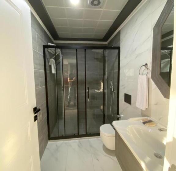 جناح عائلي, Nenessa