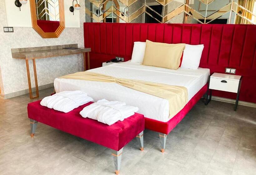 غرفة قياسية سرير كينج, Nenessa