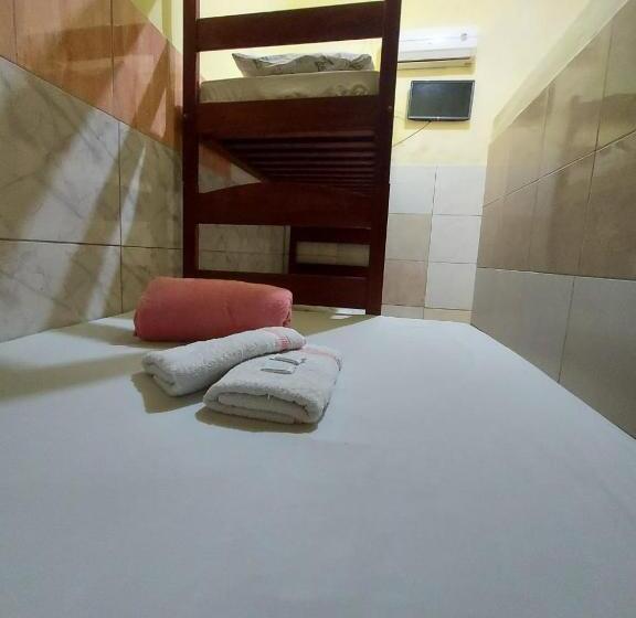 غرفة قياسية رباعية, Pousada Bomfim