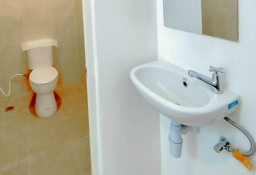 غرفة قياسية, Reddoorz Near Prujakan Station Cirebon