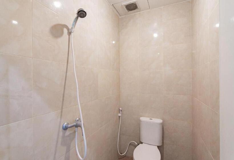 غرفة قياسية, Reddoorz Near Prujakan Station Cirebon