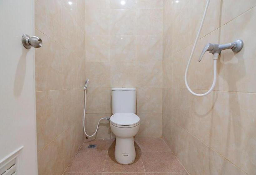 غرفة قياسية, Reddoorz Near Prujakan Station Cirebon