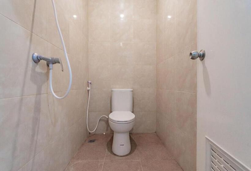 Номер Стандарт, Reddoorz Near Prujakan Station Cirebon