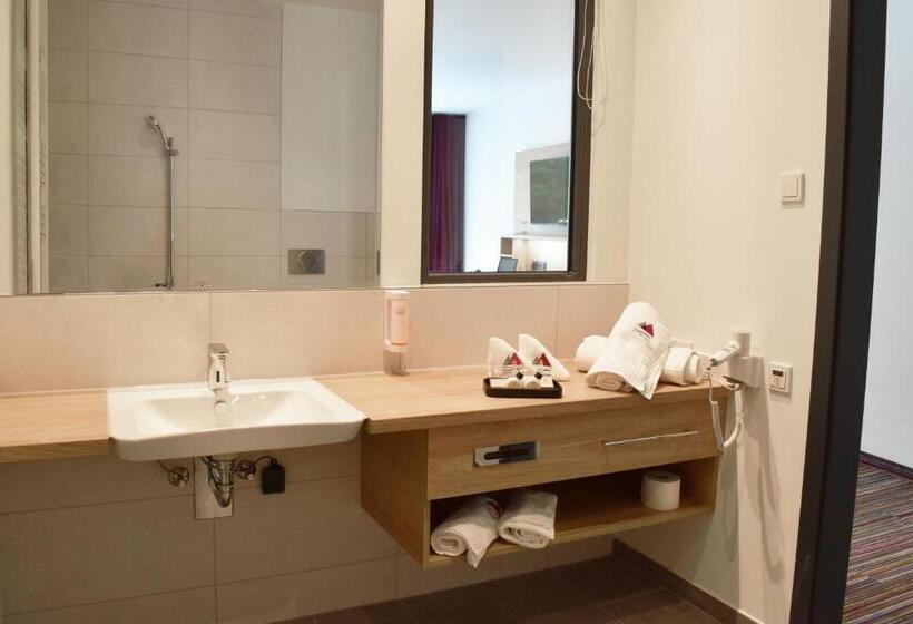 חדר סטנדרט מותאם לאדם עם מוגבלויות, Soloplan City Resort