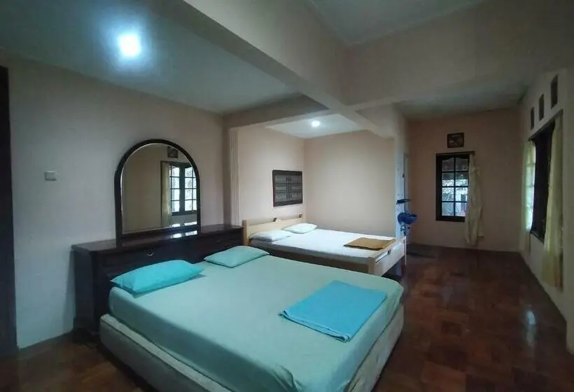 Sviitti, Villa Batu Tua Puncak Mitra Reddoorz