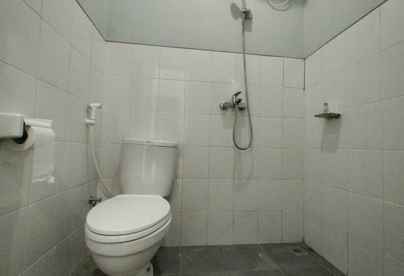 Deluxe Rum, Villa Batu Tua Puncak Mitra Reddoorz