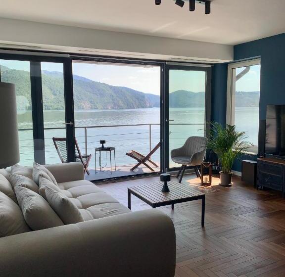 スーペリアスタジオ, Vila Casa9