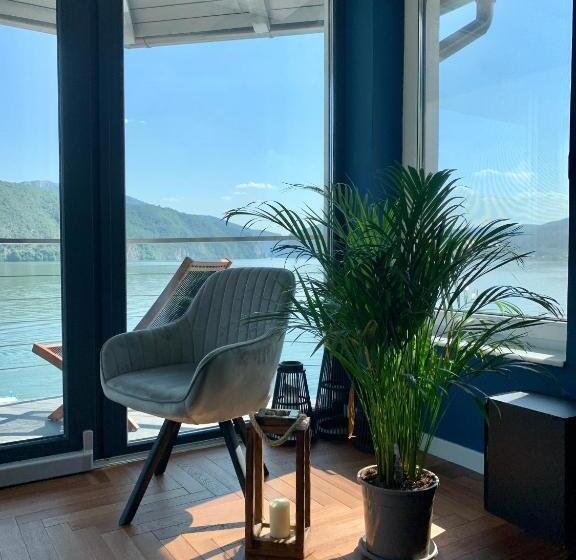 スーペリアスタジオ, Vila Casa9