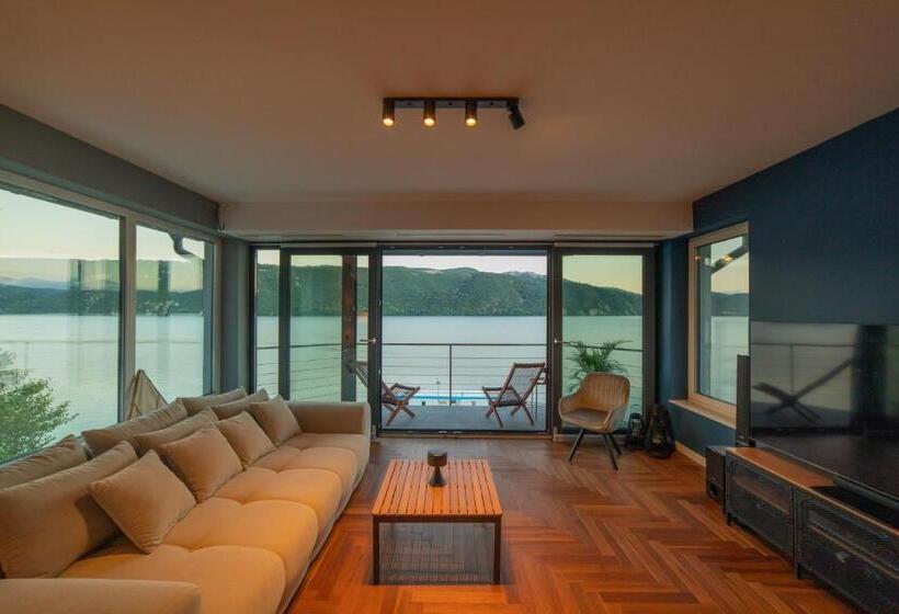 スーペリアスタジオ, Vila Casa9