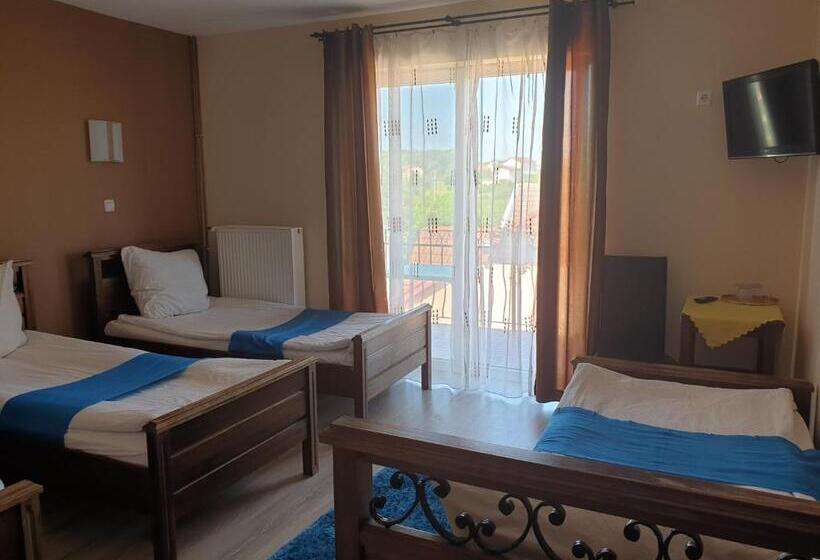 اتاق استاندارد چهار تخته, Pension Regent Green Leaf