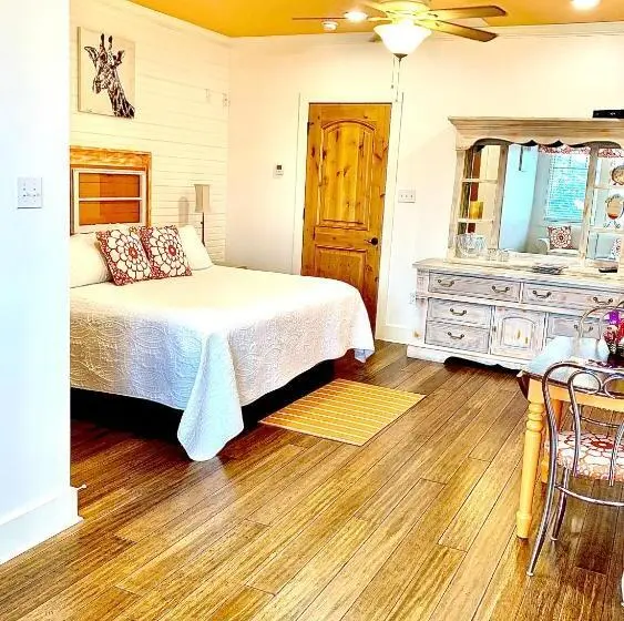 オーシャンビューデラックススイート, De La Bleau B&b