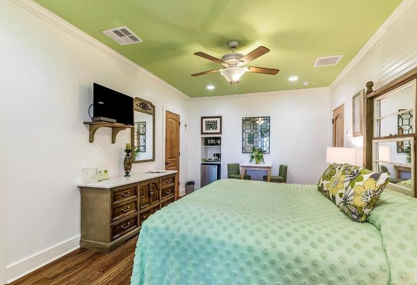 带大床的套房, De La Bleau B&b