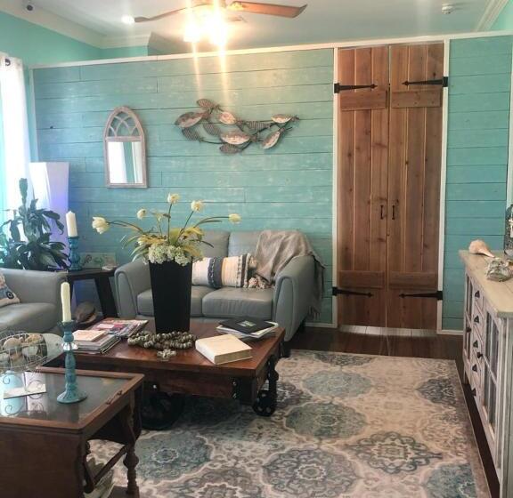 带大床的套房, De La Bleau B&b