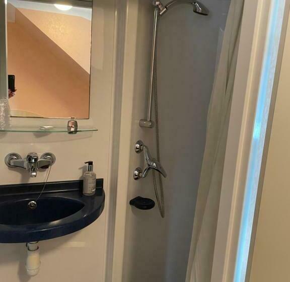 スタンダードトリプルルーム, Le Lobreont