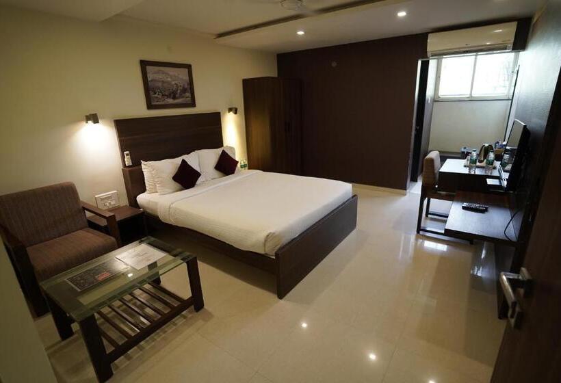 Номер Deluxe, Metropolis